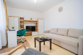 Serene 1BR Apartment with Workspace
